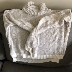 Cropped light weight sweater.